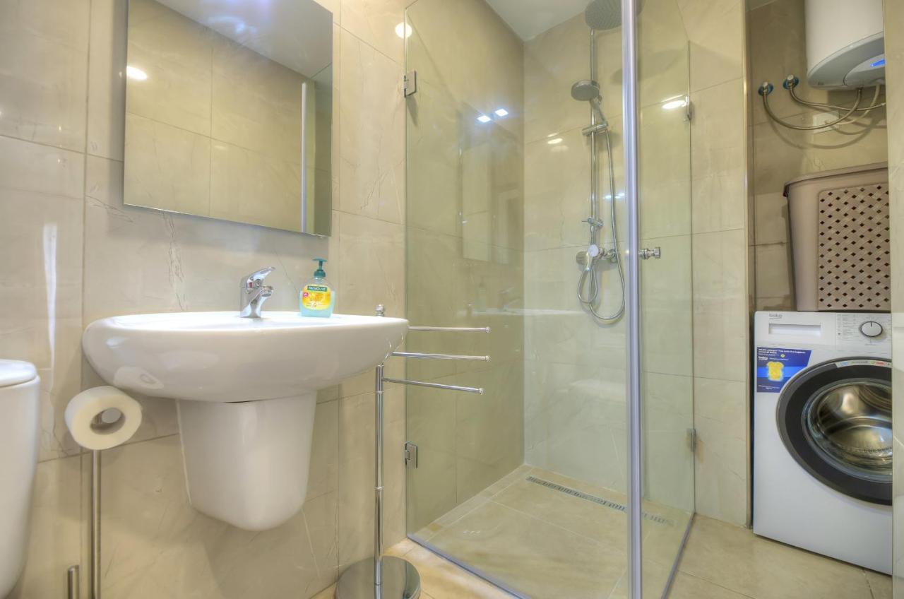 Brand New And Tastefully Furnished 2 Bedroom Apartment Ddif1-2 Gzira Esterno foto